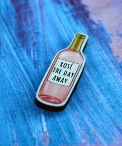 Деревянный значок Бутылка розового вина